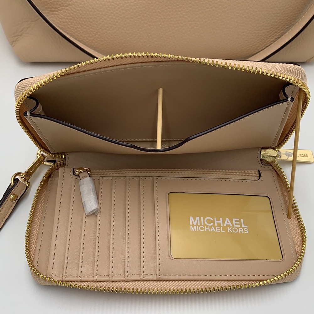 Michael Kors Medium Front Pocket Shoulder Chain Tote & LG Multifunctional Wallet - Picture 10 of 16